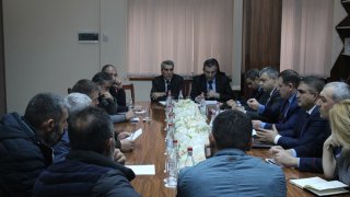 Chairman of RA Investigative Committee Met Dead Servicemen's Relatives (photos)