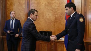 Քննչական կոմիտեի նախագահի տեղակալը պարգևատրել է ոստիկանության մի խումբ ծառայողների (լուսանկարներ)