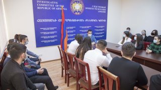 «Իրավաբանական դպրոցի» աշակերտների ճանաչողական այցը՝ Հայաստանի Հանրապետության քննչական կոմիտե (լուսանկարներ)