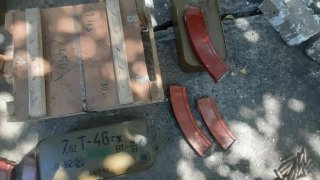 «Երկրապահ կամավորական միություն» ՀԿ Արարատի տարածքային ստորաբաժանման նախագահը ձերբակալվել է՝ ապօրինի կերպով զենք, զինամթերք ձեռք բերելու, փոխադրելու, պահելու կասկածանքով (լուսանկարներ)