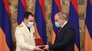 «Придаю значение эффективному расследованию уголовных дел, связанных с обстоятельствами 44-дневной войны». Премьер-министр посетил Следственный комитет (фото)