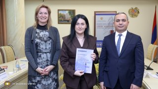 Քննչական կոմիտեի նախագահը և Նիդերլանդների դեսպանը հավաստագրեր են հանձնել վերապատրաստում անցած քննիչներին