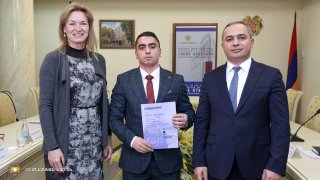 Քննչական կոմիտեի նախագահը և Նիդերլանդների դեսպանը հավաստագրեր են հանձնել վերապատրաստում անցած քննիչներին