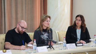 Քննչական կոմիտեի նախագահը և Նիդերլանդների դեսպանը հավաստագրեր են հանձնել վերապատրաստում անցած քննիչներին