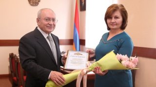 The Chairman of RA Investigative Committee Aghvan Hovsepyan awarded the doctor having demonstrated a high sense of civic duty