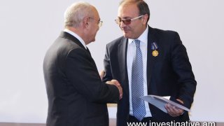 Завершившие обучение кандидаты в следователи вместе с дипломами получили копии приказов председателя СК РА о назначении на работу(фото)