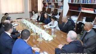 ՀՀ քննչական կոմիտեի նախագահի տեղակալ Ա.Ղամբարյանն ընդունել է ԱՄՆ իրավապահ համագործակցության և թմրամիջոցների դեմ պայքարի բյուրոյի պատվիրակությանը (Լուսանկարներ)