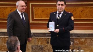 Стали известны подразделение и следователь, добившиеся в 2016 году лучших показателей: они удостоены наград(фото)
