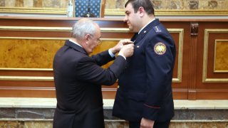 Պարզվել է Հրազդանի երկու բնակիչների սպանությանն առնչություն ունեցած անձանց ինքնությունը. Քննիչներն ու ոստիկանները պարգևատրվել են բացահայտման ուղղությամբ կատարած աշխատանքի համար (Լուսանկարներ)