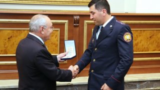 Պարզվել է Հրազդանի երկու բնակիչների սպանությանն առնչություն ունեցած անձանց ինքնությունը. Քննիչներն ու ոստիկանները պարգևատրվել են բացահայտման ուղղությամբ կատարած աշխատանքի համար (Լուսանկարներ)
