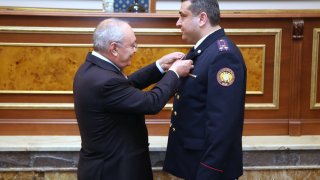 Установлены личности лиц, причастных к убийству двух жителей Раздана. Следователи и полицейские награждены за высокий профессионализм, проявленный при раскрытии преступления