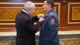 Պարզվել է Հրազդանի երկու բնակիչների սպանությանն առնչություն ունեցած անձանց ինքնությունը. Քննիչներն ու ոստիկանները պարգևատրվել են բացահայտման ուղղությամբ կատարած աշխատանքի համար (Լուսանկարներ)