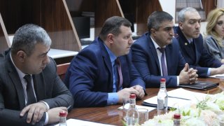 Chairman of RA Investigative Committee Met Dead Servicemen's Relatives (photos)
