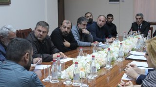 Chairman of RA Investigative Committee Met Dead Servicemen's Relatives (photos)