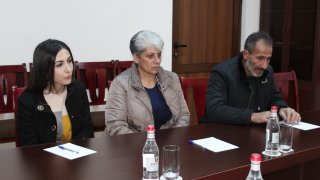 Քննչական կոմիտեի նախագահն ընդունել է զոհված սպայի ծնողներին (լուսանկարներ)
