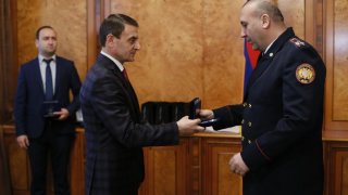 Քննչական կոմիտեի նախագահի տեղակալը պարգևատրել է ոստիկանության մի խումբ ծառայողների (լուսանկարներ)