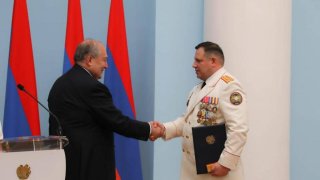 ՀՀ նախագահի նստավայրում տեղի է ունեցել հանդիսավոր ընդունելություն՝ նվիրված ՀՀ Սահմանադրության օրվան. ՔԿ նախագահին շնորհվել է արդարադատության երրորդ դասի պետական խորհրդականի դասային աստիճան (լուսանկարներ)