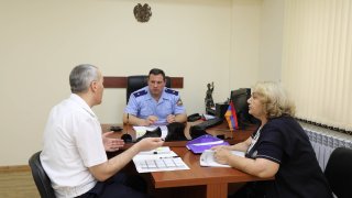 Քննչական կոմիտեի նախագահը խորհրդակցություն է անցկացրել Շիրակի մարզային քննչական վարչությունում և ընդունել է քաղաքացու (լուսանկարներ)