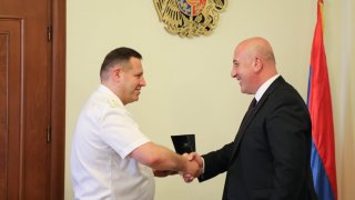 Քննչական կոմիտեի նախագահը պարգևատրել է ոստիկանության մի շարք ծառայողների (լուսանկարներ)
