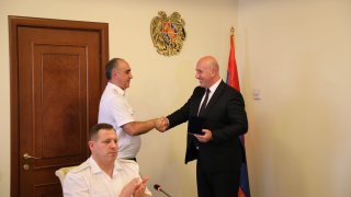 Քննչական կոմիտեի նախագահը պարգևատրել է ոստիկանության մի շարք ծառայողների (լուսանկարներ)