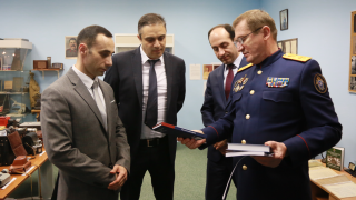 ՀՀ Քննչական կոմիտեի նախագահի գլխավորած պատվիրակությունը Ռուսաստանի Դաշնությունում ծանոթացել է գործընկեր գերատեսչության կողմից կիրառվող ժամանակակից տեխնիկա-կրիմինալիստիկական սարքավորումներին (լուսանկարներ)