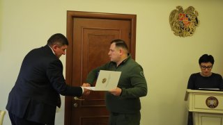 Քննչական կոմիտեի նախագահը պարգևատրել է Կոտայքի մարզի դատախազի տեղակալին, ինչպես նաև՝ Ոստիկանության Կոտայքի բաժնի մի շարք ծառայողների (լուսանկարներ)