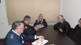 ՀՀ ՔԿ նախագահ Հայկ Գրիգորյանի հանձնարարությամբ՝ ՔԿ զինվորական քննչական գլխավոր վարչության պետն ընդունել է մահացած զինծառայող Տիգրան Մխոյանի հարազատներին (լուսանկարներ)