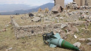 По фактам развязывания и ведения с 28 сентября 2020г. военно-политическим руководством Азербайджана агрессивной войны против Республики Армения, совершения серьёзных нарушений норм международного гуманитарного права, в СК РА были возбуждены уголовные дела