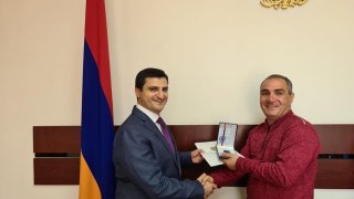 Ֆոտոլրագրող Գագիկ Շամշյանը պարգևատրվել է «Համագործակցության համար» մեդալով (լուսանկարներ)