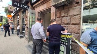 Ավազակություն՝ վարկերի տրամադրման և տարադրամի փոխանակման կետում (տեսանյութ, լուսանկարներ)