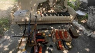 «Երկրապահ կամավորական միություն» ՀԿ Արարատի տարածքային ստորաբաժանման նախագահը ձերբակալվել է՝ ապօրինի կերպով զենք, զինամթերք ձեռք բերելու, փոխադրելու, պահելու կասկածանքով (լուսանկարներ)