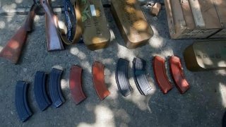 «Երկրապահ կամավորական միություն» ՀԿ Արարատի տարածքային ստորաբաժանման նախագահը ձերբակալվել է՝ ապօրինի կերպով զենք, զինամթերք ձեռք բերելու, փոխադրելու, պահելու կասկածանքով (լուսանկարներ)