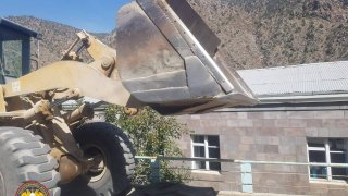 Տրակտորի վարորդը ձերբակալվել է՝ անչափահաս աղջկան վրաերթի ենթարկելու կասկածանքով (լուսանկարներ)