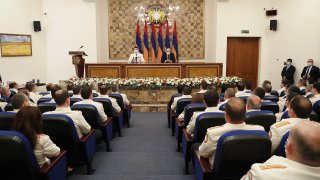 «Придаю значение эффективному расследованию уголовных дел, связанных с обстоятельствами 44-дневной войны». Премьер-министр посетил Следственный комитет (фото)
