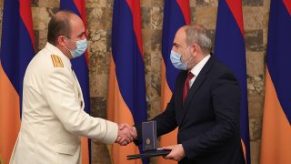 «Придаю значение эффективному расследованию уголовных дел, связанных с обстоятельствами 44-дневной войны». Премьер-министр посетил Следственный комитет (фото)