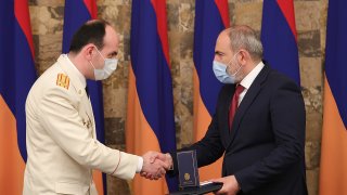 «Придаю значение эффективному расследованию уголовных дел, связанных с обстоятельствами 44-дневной войны». Премьер-министр посетил Следственный комитет (фото)