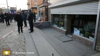 Գյումրու բնակչուհու սպանության կասկածանքով ձերբակալվել է 50-ամյա տղամարդը (լուսանկարներ)