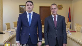 Քննչական կոմիտեի նախագահն ընդունել է Հայաստանում Կարմիր խաչի միջազգային կոմիտեի պատվիրակության ղեկավարին (լուսանկարներ)
