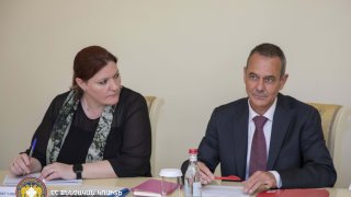 Քննչական կոմիտեի նախագահն ընդունել է Հայաստանում Կարմիր խաչի միջազգային կոմիտեի պատվիրակության ղեկավարին (լուսանկարներ)