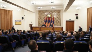 Մեր բոլոր գործողությունների հիմքում պետք է լինի պետությունը և պետական շահը. Վարչապետը ներկա է գտնվել ՔԿ ծառայողի օրվան նվիրված հանդիսավոր նիստին (լուսանկարներ, տեսանյութ)