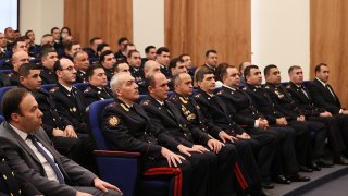 Մեր բոլոր գործողությունների հիմքում պետք է լինի պետությունը և պետական շահը. Վարչապետը ներկա է գտնվել ՔԿ ծառայողի օրվան նվիրված հանդիսավոր նիստին (լուսանկարներ, տեսանյութ)