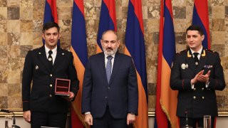 В основе всех наших действий должны быть государство и государственный интерес: Премьер-министр присутствовал на торжественном заседании, посвященном Дню служащего СК (фото, видео)