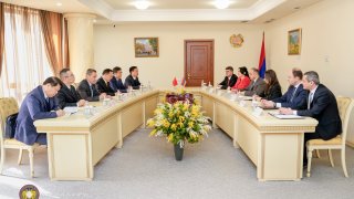 ՀՀ քննչական կոմիտեի նախագահի տեղակալը հանդիպել է ՉԺՀ պատվիրակության ղեկավարին